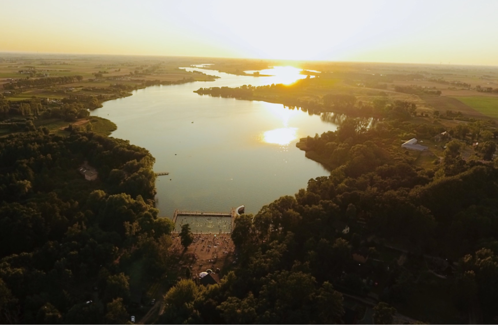 Jezioro Chełmzyńskie (zdj. z FB Przyjaciele Jeziora Chełmżyńskiego)